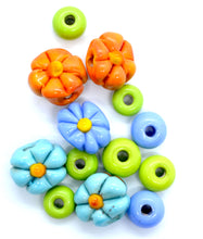 Load image into Gallery viewer, Medium blue flower lampwork glass beads on ball chain